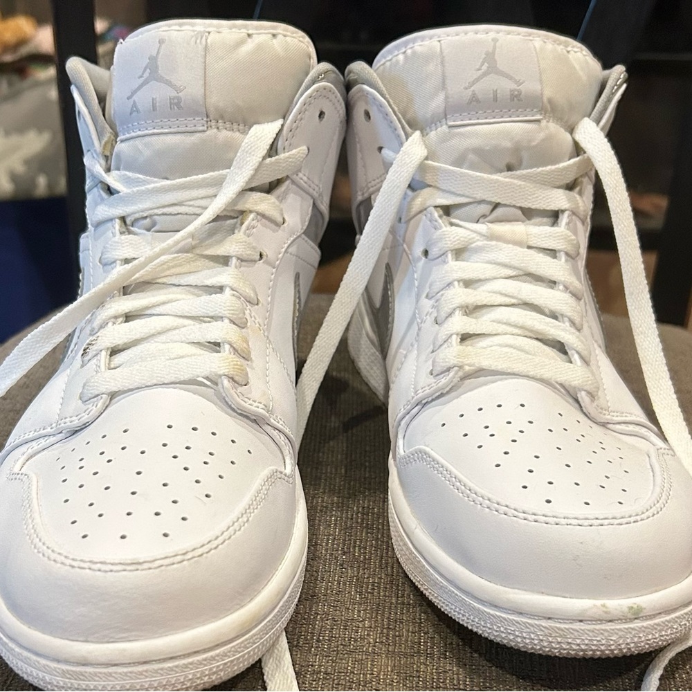Jordan 1 Retro Mid, White and Silver, Size 9
